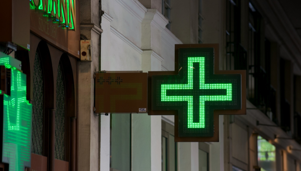 Street view of pharmacy sign in Paris.